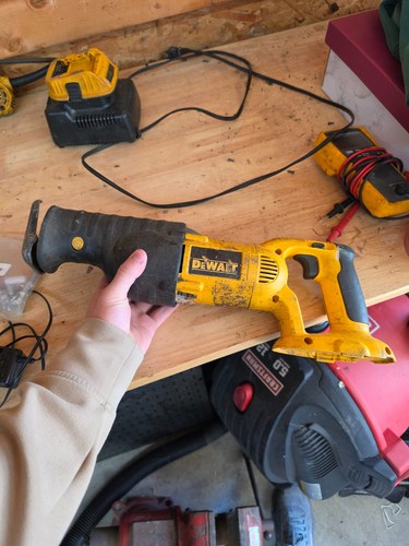 Dewalt dc385b 18v cordless - 18v,